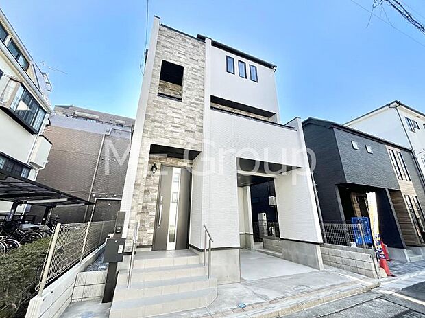 洗練された外観、上質な住空間が広がる室内は永く安心して過ごせる住居です。