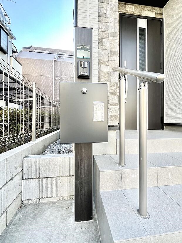 シンプルデザインのポスト。