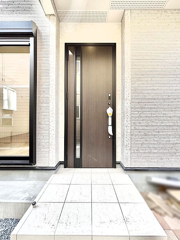 大切な家族、来客を出迎える玄関。