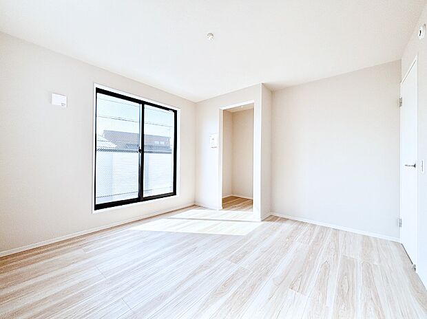 ウォークインクローゼットがあるお部屋。季節ごとの入れ替えも不要で便利です！