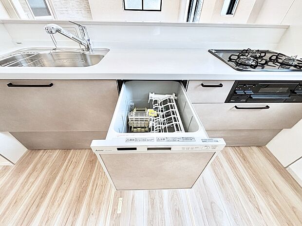 面倒なお片づけは食洗機にお任せ！家事の負担が減って、時間にも気持ちにもゆとりができます。