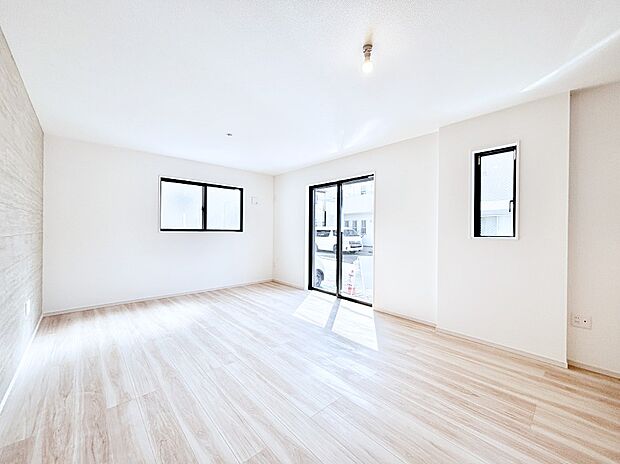 日当たりの良いリビング。お気に入りのグリーンを飾れば更に心地よさがアップ！