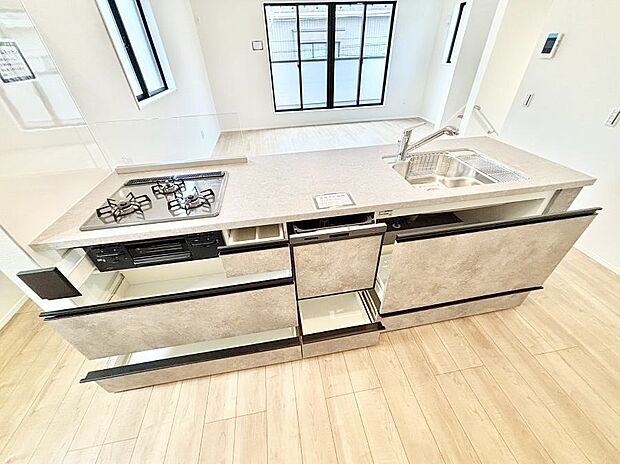 使いやすさを優先したスライド式収納タイプ!