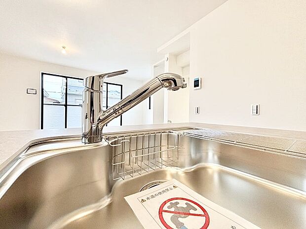 浄水器一体型のキッチンで洗い物用・料理用と切り替え簡単!