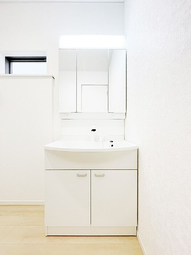 収納力と機能性に優れた洗面化粧台