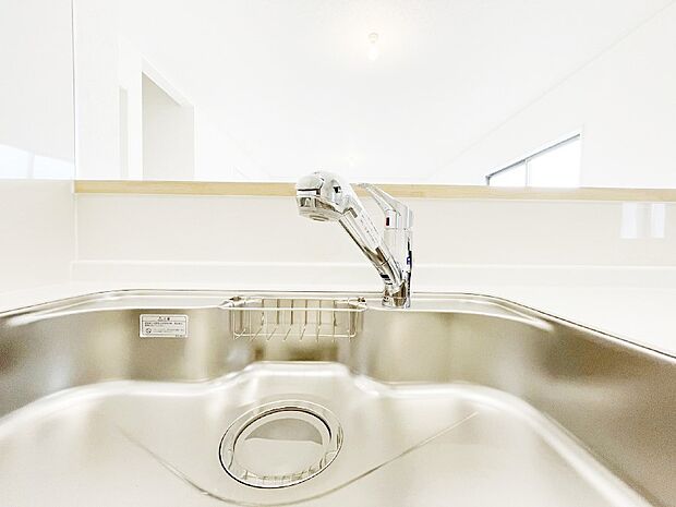 いつでも清潔なおいしいお水を。一つの水栓で水道水と浄水を使い分け。