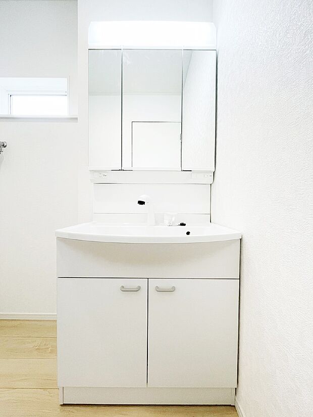 収納力と機能性に優れた洗面化粧台