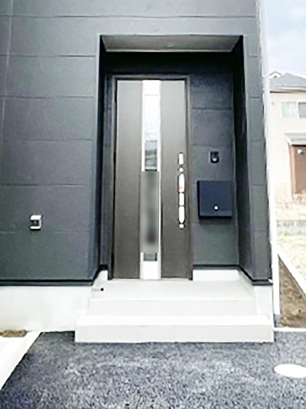 大切な家族、来客を出迎える玄関。