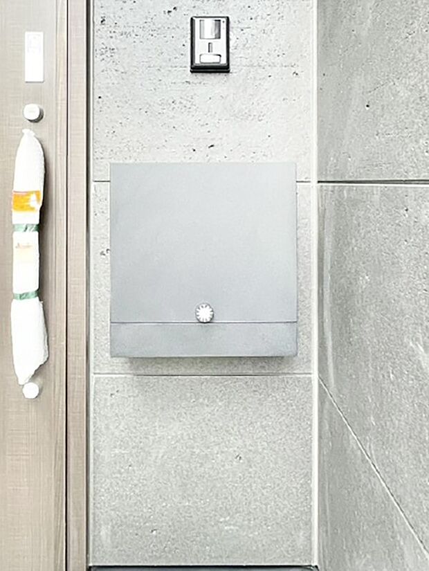 シンプルなデザインのポスト