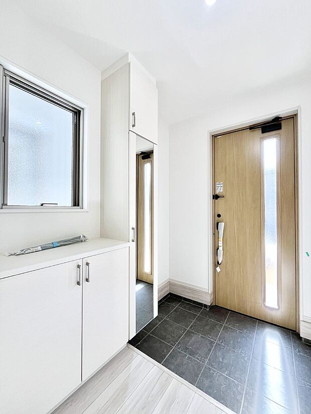 飾り棚を利用して、お越しいただくお客様をおもてなしできます。