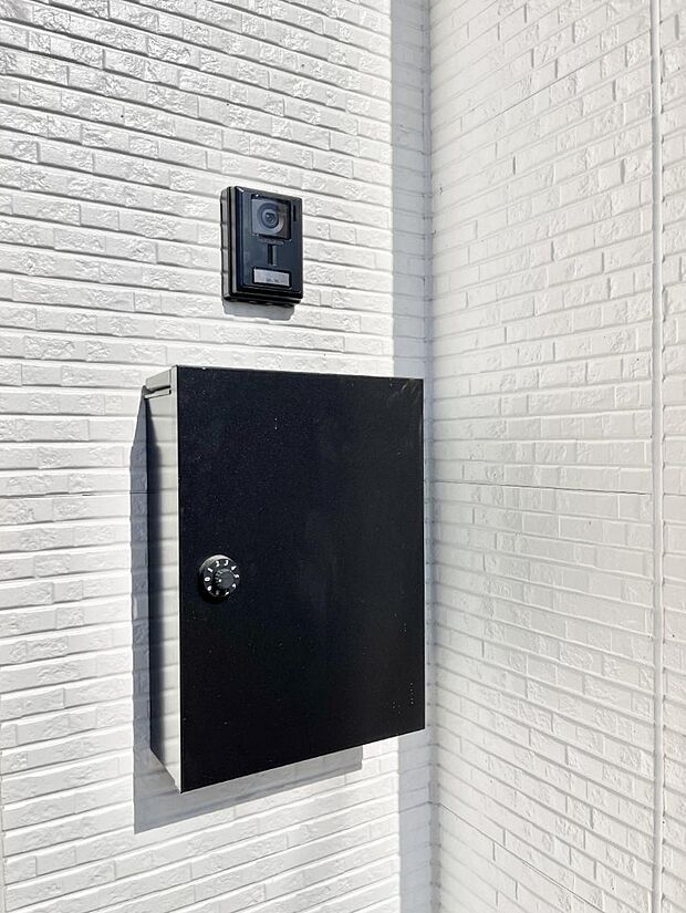 シンプルデザインのポスト。