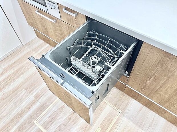 面倒なお片づけは食洗機にお任せ！家事の負担が減って、時間にも気持ちにもゆとりができます。