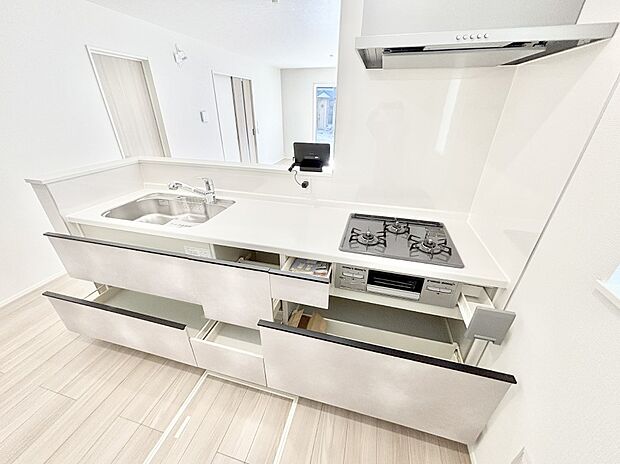 使いやすさを優先したスライド式収納タイプ！