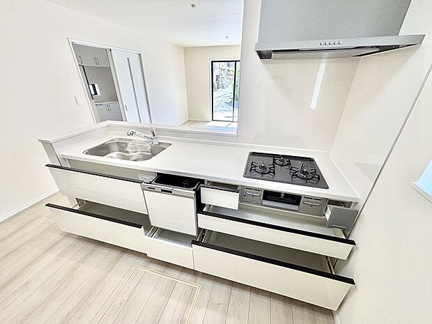 使いやすさを優先したスライド式収納タイプ!