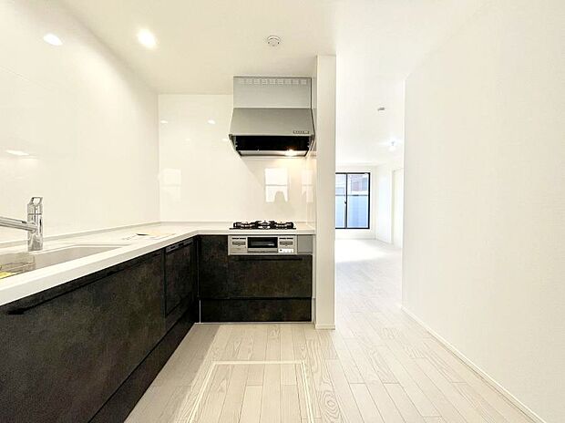 L字型だと料理するスペースも広々と使えます。コンパクトに動けてお料理ラクラク。