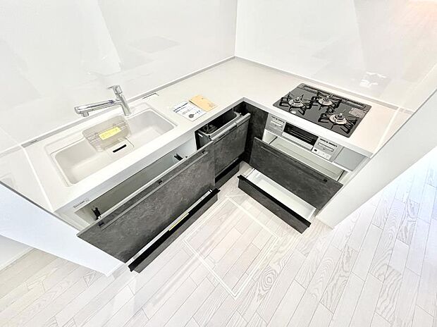 使いやすさを優先したスライド式収納タイプ!