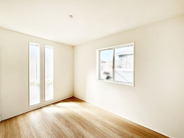 2面採光で気持ちよく自然光が取り入れられるのでお子様のお部屋にもピッタリ