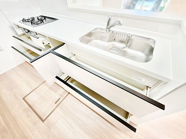 使いやすさを優先したスライド式収納タイプ！