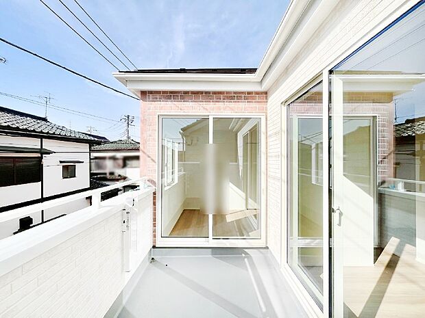 ゆったりバルコニーだから沢山お洗濯ものを干せます。