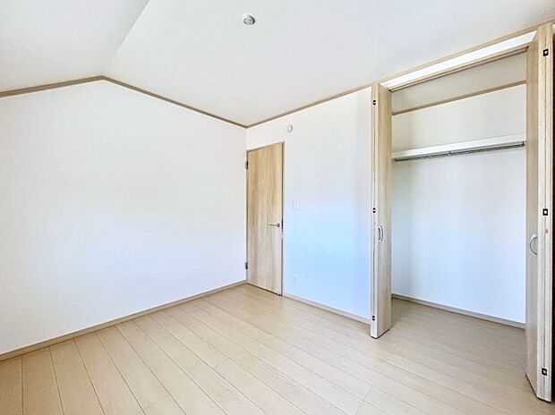 子供部屋にもおすすめな収納スペースたっぷりの居室