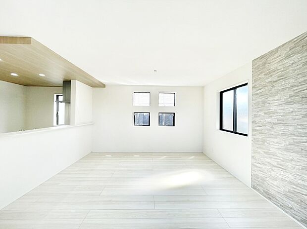 家族団らんの時間も増えそうなくつろぎのリビングダイニング。