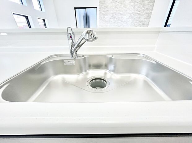 いつでも清潔なおいしいお水を。一つの水栓で水道水と浄水を使い分け。