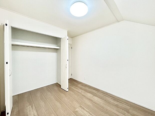 子供部屋にもおすすめな収納スペースたっぷりの居室