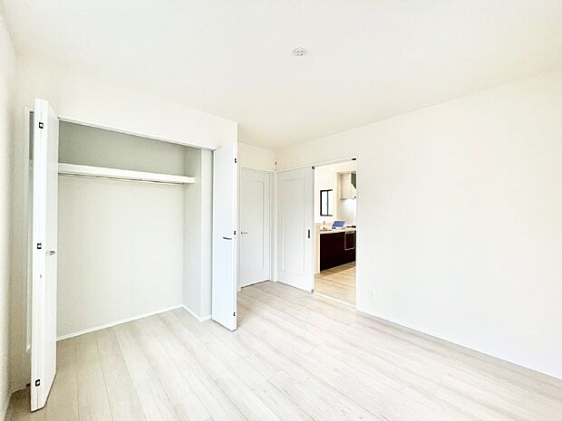 リビング隣接の洋室は個室としても利用できます