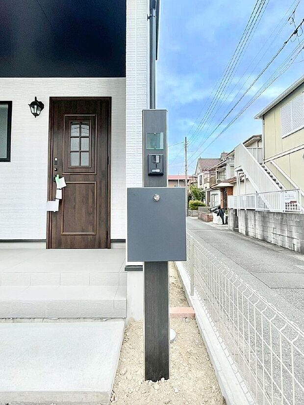 シンプルデザインのポスト。