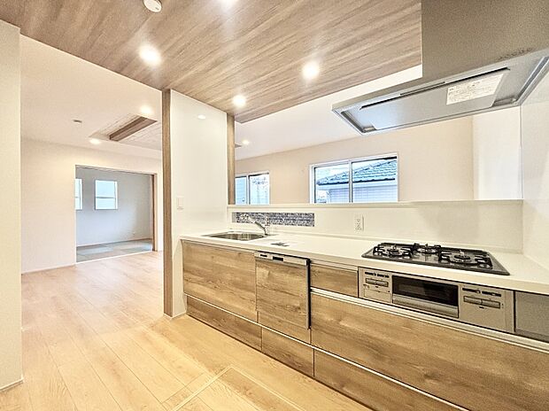 料理をしながらでもご家族との会話を楽しめる対面キッチン