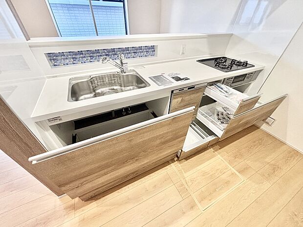 使いやすさを優先したスライド式収納タイプ!