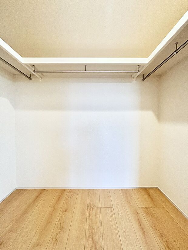 毎日の服選びが楽しくなるウォークインクローゼット 