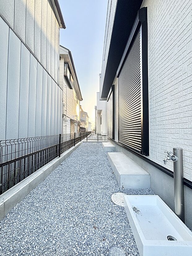 ガーデニングや家庭菜園も楽しめるお庭付き。