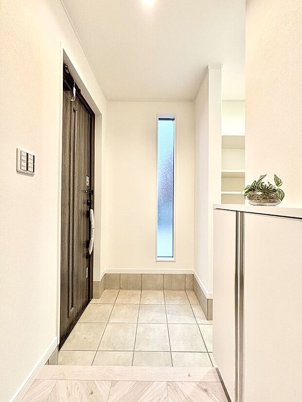 明るい玄関はお客様をお出迎えするのにぴったりです!