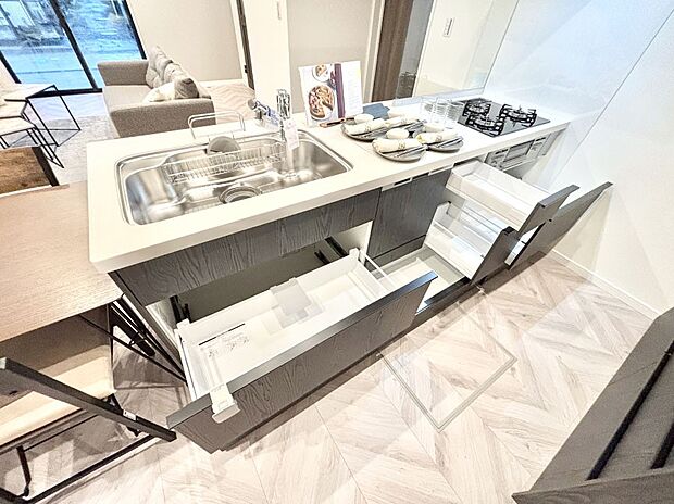 使いやすさを優先したスライド式収納タイプ!