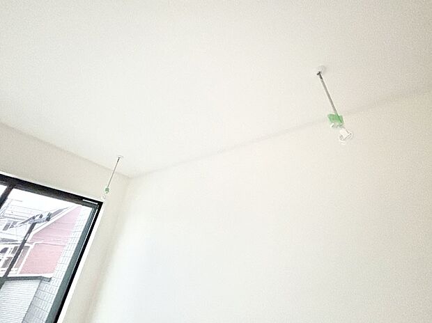 室内物干しポール。梅雨や花粉の時期に大活躍します。