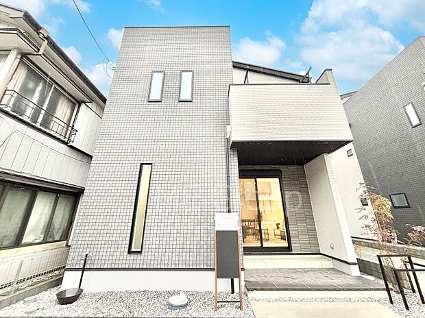 洗練された外観、上質な住空間が広がる室内は永く安心して過ごせる住居です。