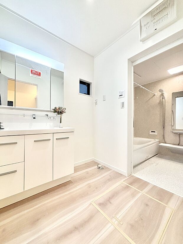 清潔感のある快適空間です。毎日の身支度も気持ち良くお使い頂けます。 