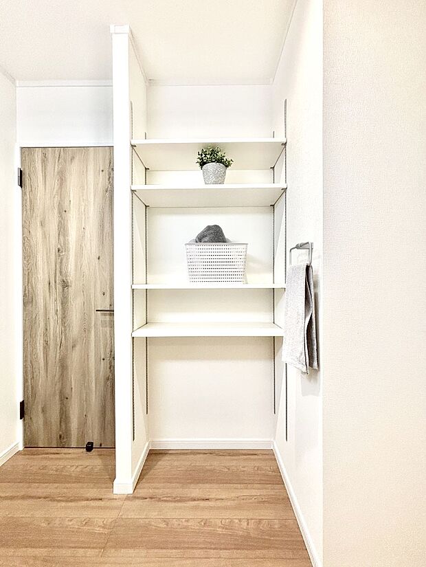 便利なリネン庫で、スッキリした使いやすい洗面室に