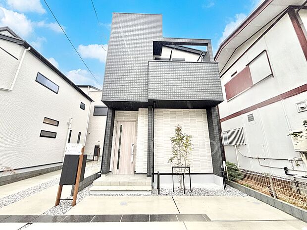 洗練された外観、上質な住空間が広がる室内は永く安心して過ごせる住居です。