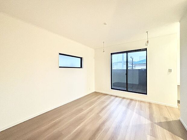 明るいバルコニーサイドに洋室を設置。目覚めの良い寝室に。