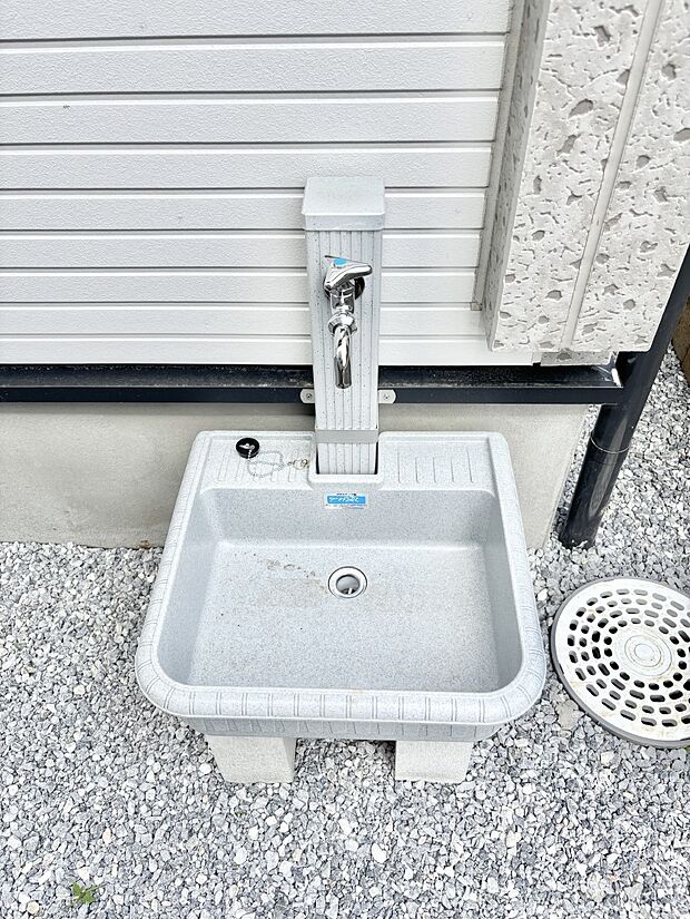 ガーデニングやお掃除に便利な外水栓  