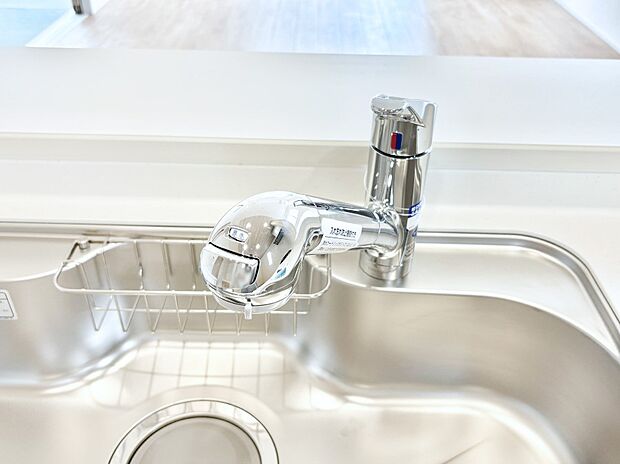 いつでも清潔なおいしいお水を。一つの水栓で水道水と浄水を使い分け。