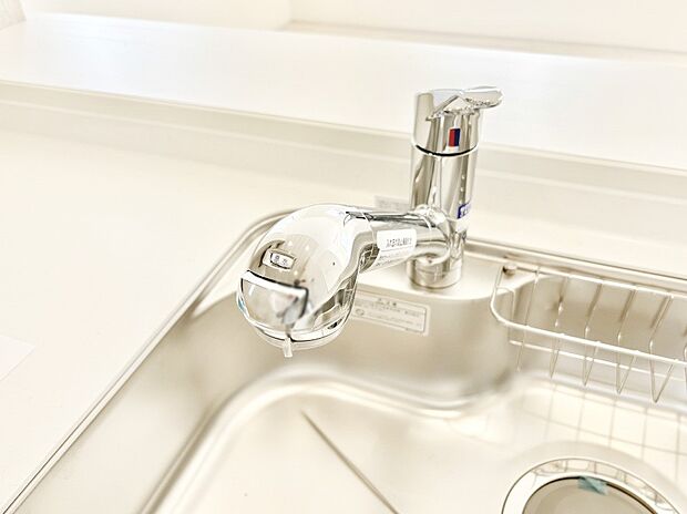 いつでも清潔なおいしいお水を。一つの水栓で水道水と浄水を使い分け。