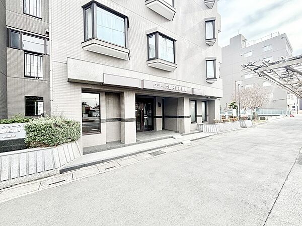 落ち着いた雰囲気のエントランス