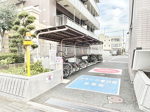 駐輪場は屋根付き