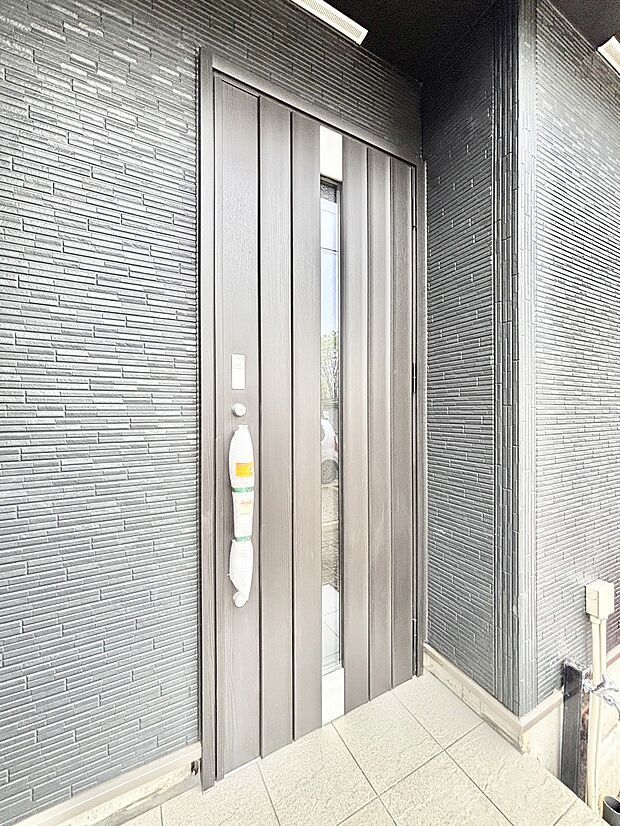 大切な家族、来客を出迎える玄関。