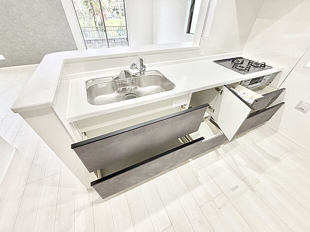 使いやすさを優先したスライド式収納タイプ!