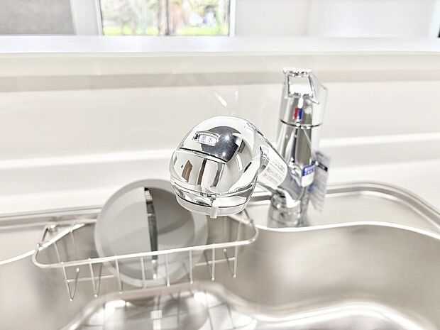 いつでも清潔なおいしいお水を。一つの水栓で水道水と浄水を使い分け。