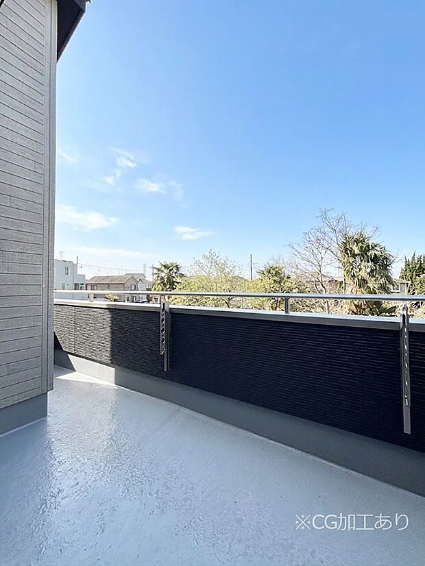 ゆったりバルコニーだから沢山お洗濯ものを干せます。